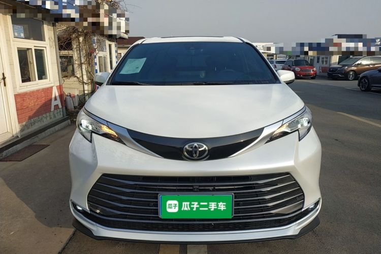 Used Toyota SIENNA 2024 2.5L Hybrid Luxury Edition Exterior 1