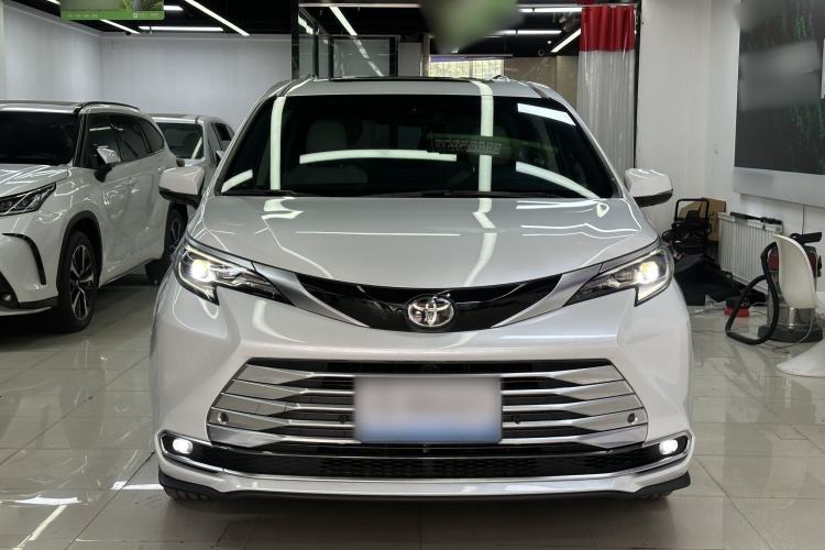 Used Toyota SIENNA 2024 2.5L Hybrid Platinum Edition Exterior 1