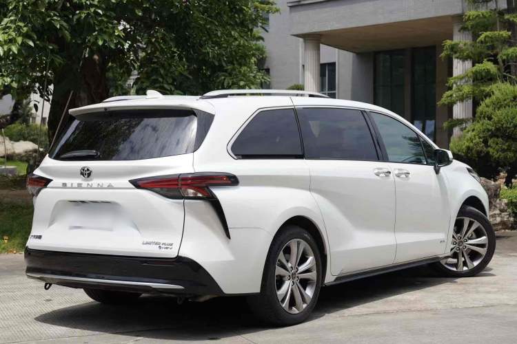 Used Toyota SIENNA 2024 2.5L Hybrid Ultimate Edition Exterior 1