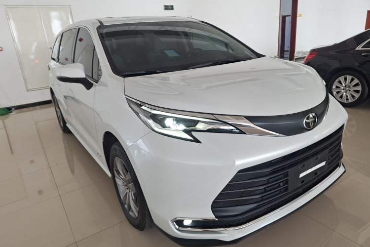 Used Toyota SIENNA 2024 2.5L Hybrid Comfort Edition Exterior 1