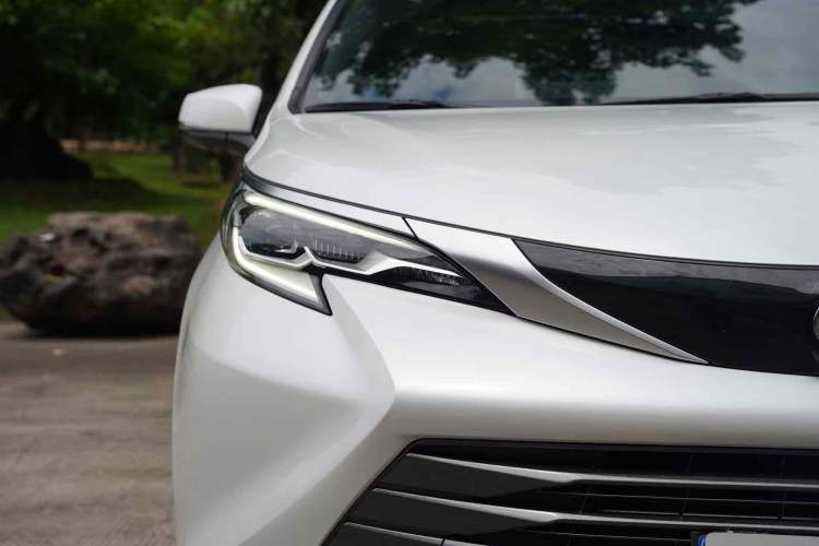 Used Toyota SIENNA 2024 2.5L Hybrid Ultimate Edition Exterior 10