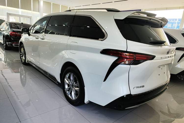 Used Toyota SIENNA 2024 2.5L Hybrid Four-Wheel Drive Luxury Edition Exterior 2