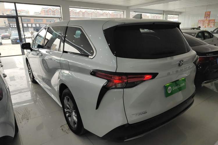 Used Toyota SIENNA 2024 2.5L Hybrid Comfort Edition Exterior 2