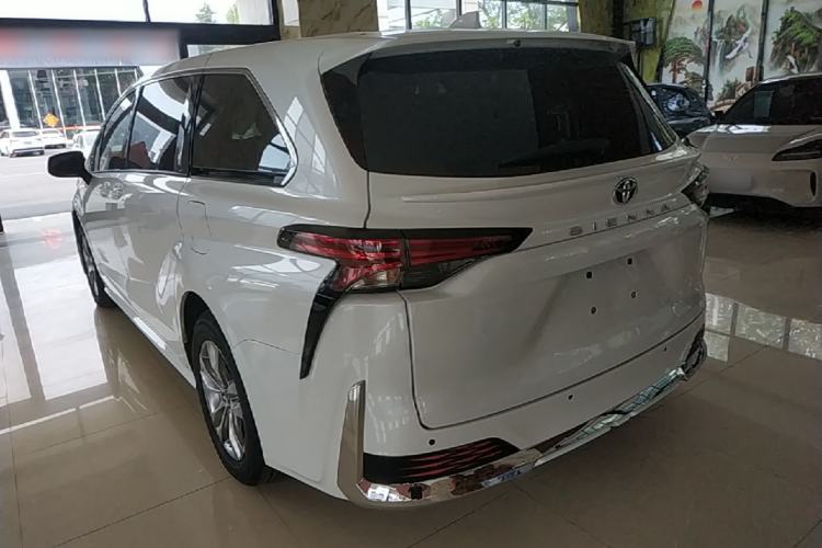 Used Toyota SIENNA 2024 2.5L Hybrid Comfort Edition Exterior 2