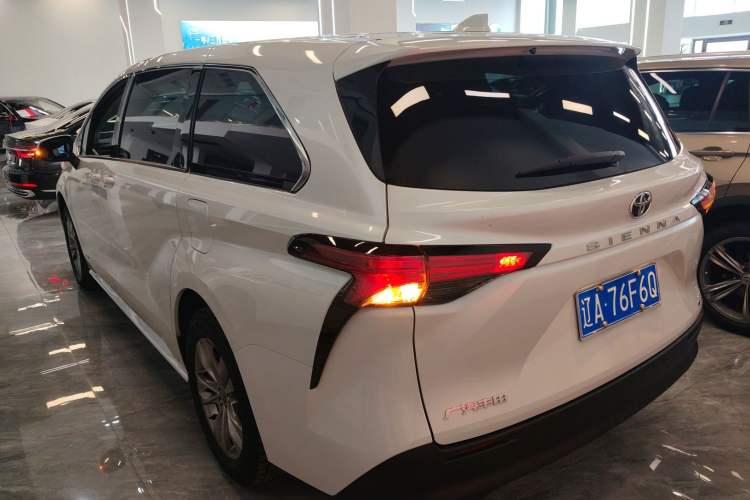 Used Toyota SIENNA 2024 2.5L Hybrid Comfort Edition Exterior 2