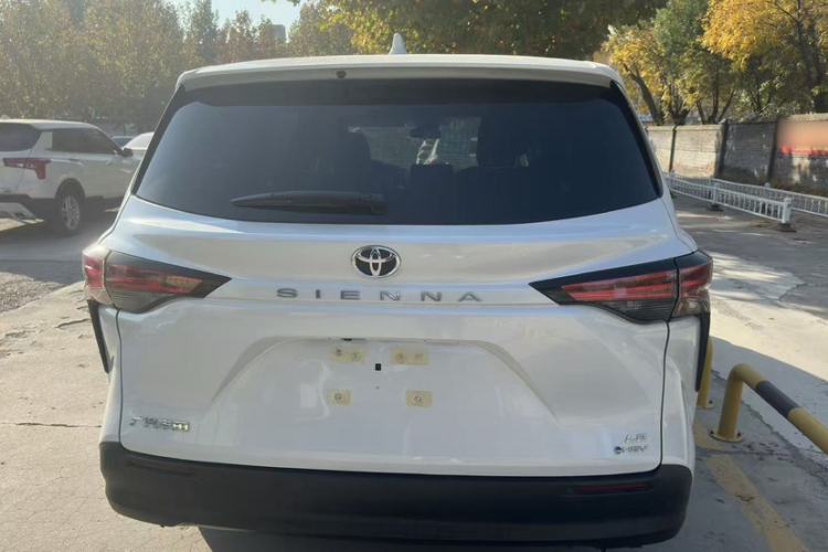 Used Toyota SIENNA 2024 2.5L Hybrid Comfort Edition Exterior 2