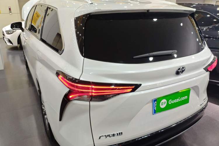 Used Toyota SIENNA 2024 2.5L Hybrid Four-Wheel Drive Prestige Edition Exterior 2