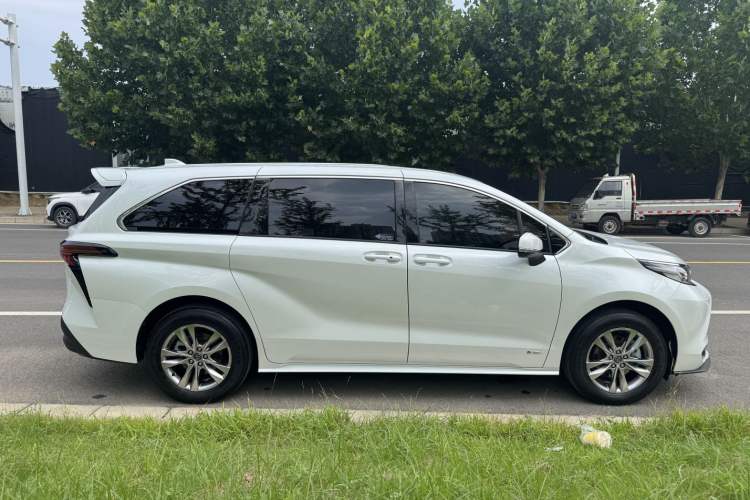 Used Toyota SIENNA 2024 2.5L Hybrid Comfort Edition Exterior 2