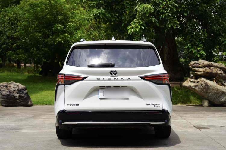 Used Toyota SIENNA 2024 2.5L Hybrid Ultimate Edition Exterior 2