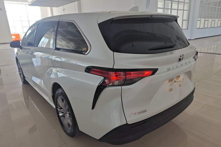 Used Toyota SIENNA 2024 2.5L Hybrid Comfort Edition Exterior 2