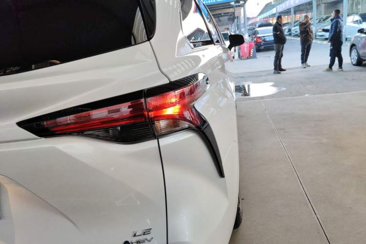 Used Toyota SIENNA 2024 2.5L Hybrid Comfort Edition Exterior 2