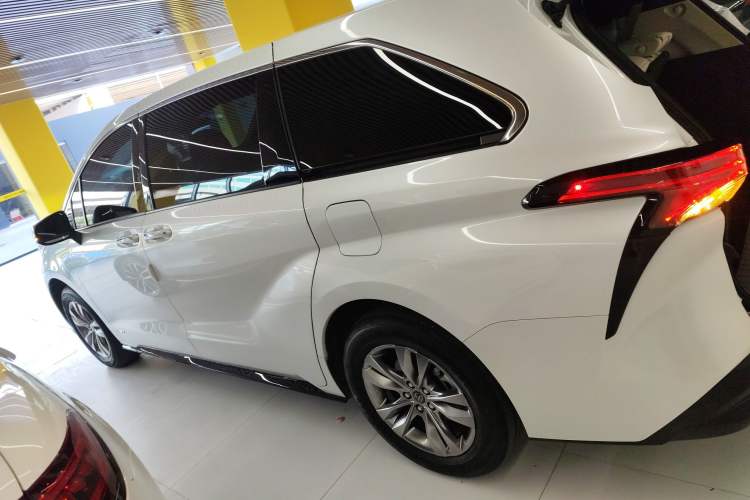 Used Toyota SIENNA 2024 2.5L Hybrid Four-Wheel Drive Prestige Edition Exterior 3