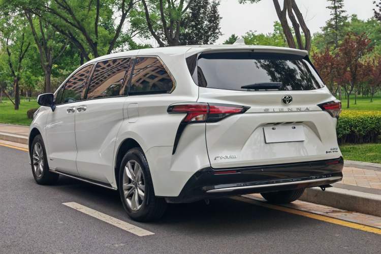 Used Toyota SIENNA 2024 2.5L Hybrid Four-Wheel Drive Prestige Edition Exterior 3