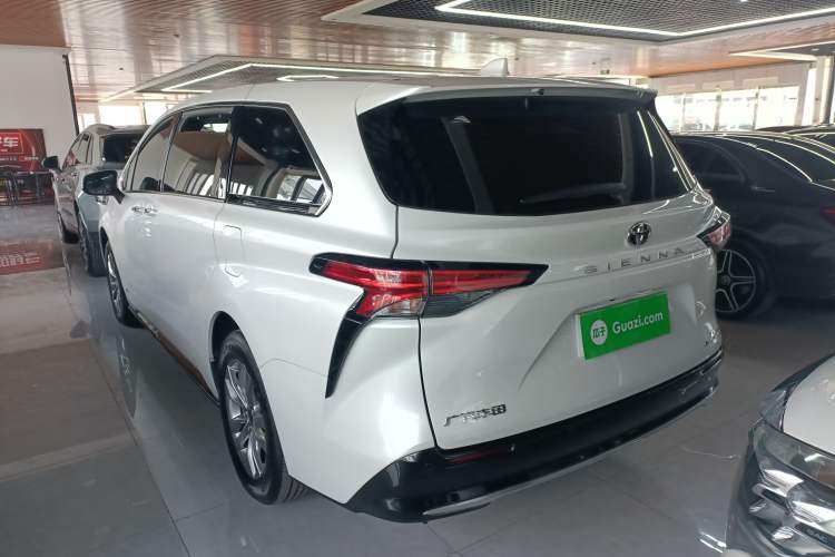 Used Toyota SIENNA 2024 2.5L Hybrid Four-Wheel Drive Prestige Edition Exterior 3