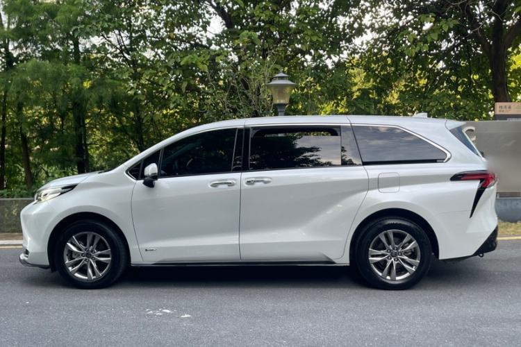 Used Toyota SIENNA 2024 2.5L Hybrid Four-Wheel Drive Luxury Edition Exterior 3
