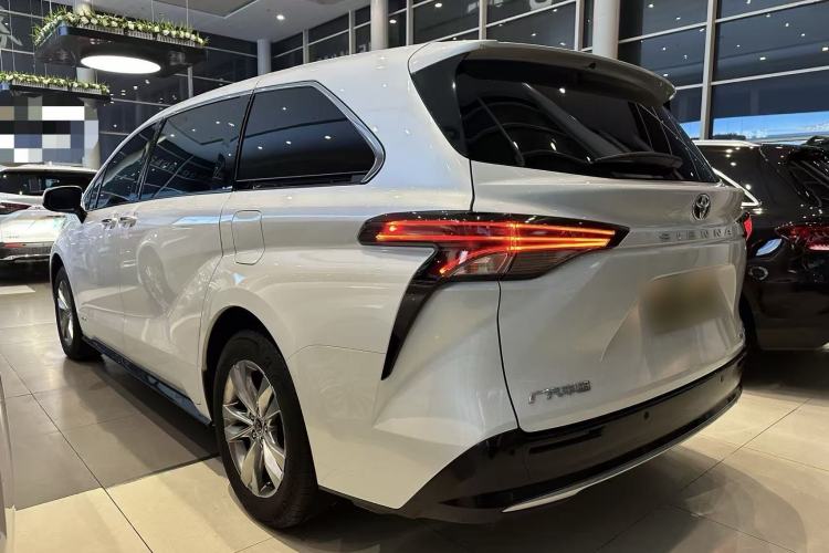 Used Toyota SIENNA 2024 2.5L Hybrid Four-Wheel Drive Prestige Edition Exterior 3