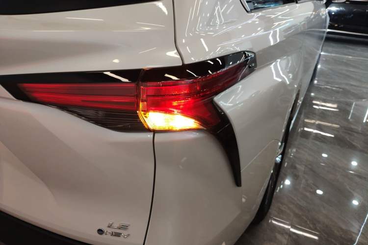 Used Toyota SIENNA 2024 2.5L Hybrid Comfort Edition Exterior 3