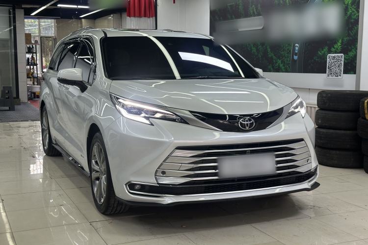 Used Toyota SIENNA 2024 2.5L Hybrid Platinum Edition Exterior 3
