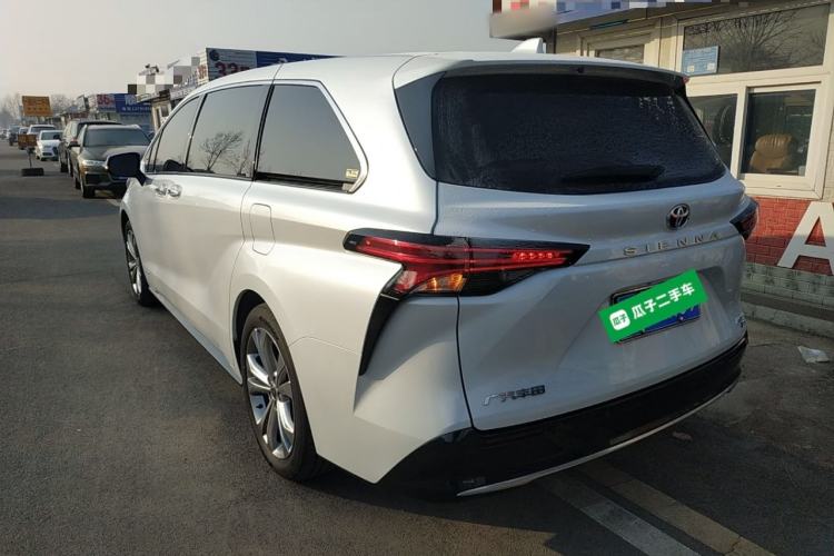Used Toyota SIENNA 2024 2.5L Hybrid Luxury Edition Exterior 3