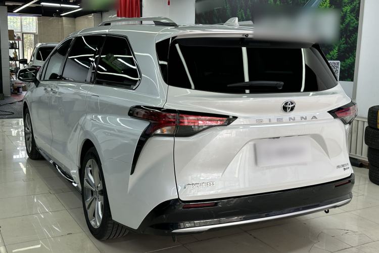 Used Toyota SIENNA 2024 2.5L Hybrid Platinum Edition Exterior 3