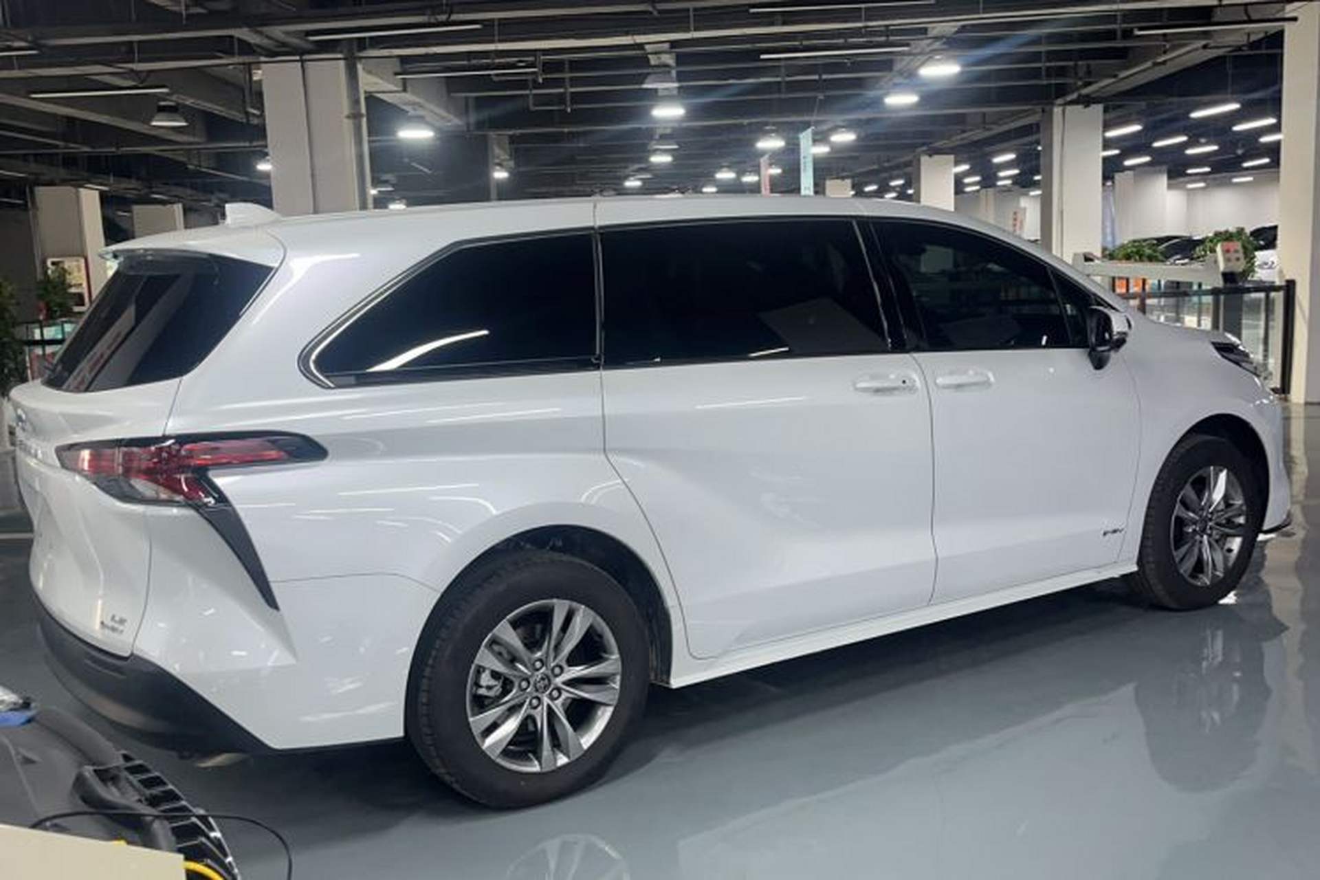 Used Toyota SIENNA 2024 2.5L Hybrid Comfort Edition Exterior 3