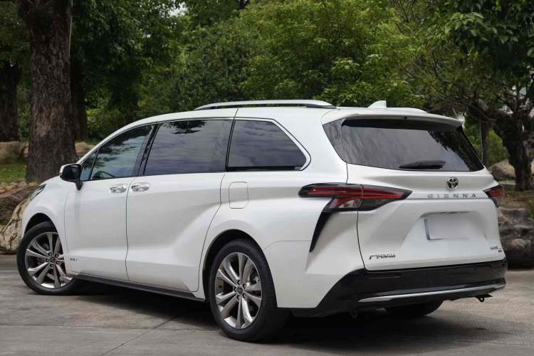 Used Toyota SIENNA 2024 2.5L Hybrid Ultimate Edition Exterior 3
