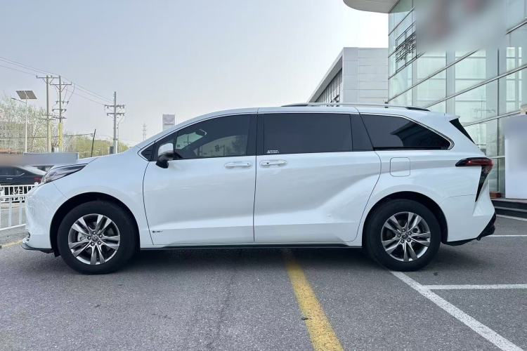 Used Toyota SIENNA 2024 2.5L Hybrid Four-Wheel Drive Prestige Edition Exterior 3