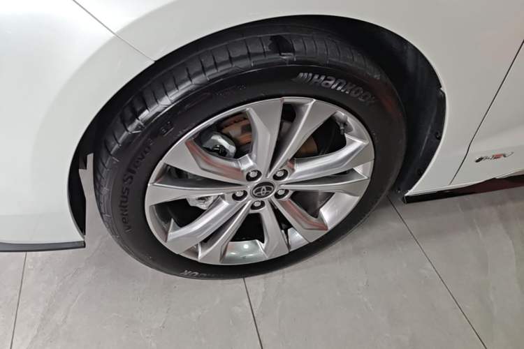 Used Toyota SIENNA 2024 2.5L Hybrid Platinum Edition Exterior 4
