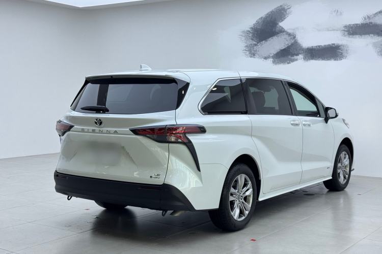 Used Toyota SIENNA 2024 2.5L Hybrid Comfort Edition Exterior 4