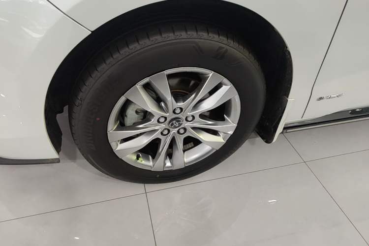 Used Toyota SIENNA 2024 2.5L Hybrid Four-Wheel Drive Luxury Edition Exterior 4