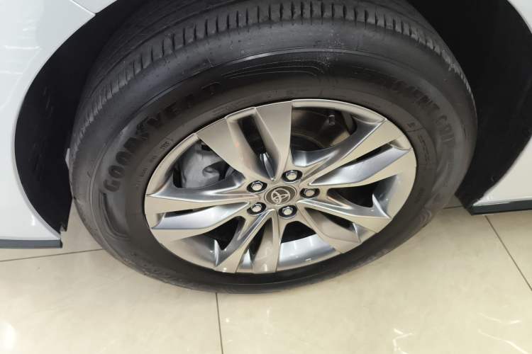 Used Toyota SIENNA 2024 2.5L Hybrid Four-Wheel Drive Prestige Edition Exterior 4