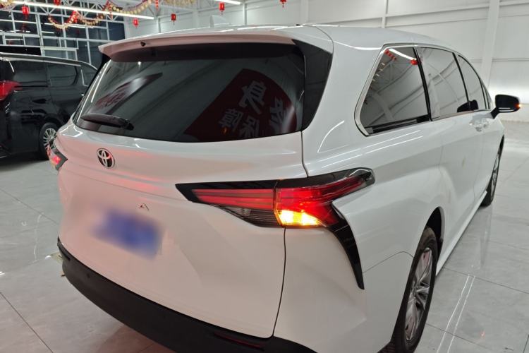 Used Toyota SIENNA 2024 2.5L Hybrid Comfort Edition Exterior 4