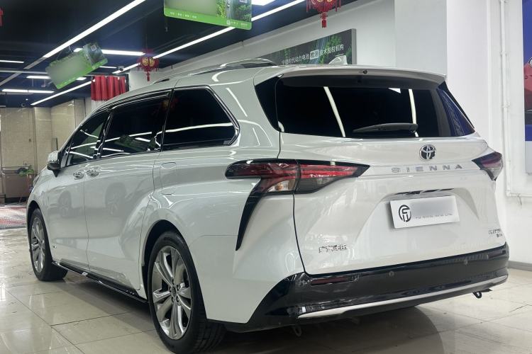 Used Toyota SIENNA 2024 2.5L Hybrid Platinum Edition Exterior 4