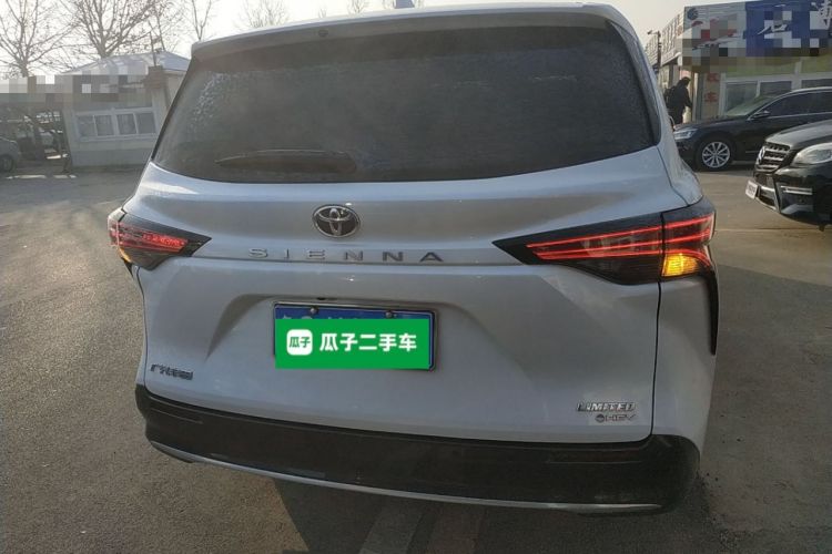 Used Toyota SIENNA 2024 2.5L Hybrid Luxury Edition Exterior 4