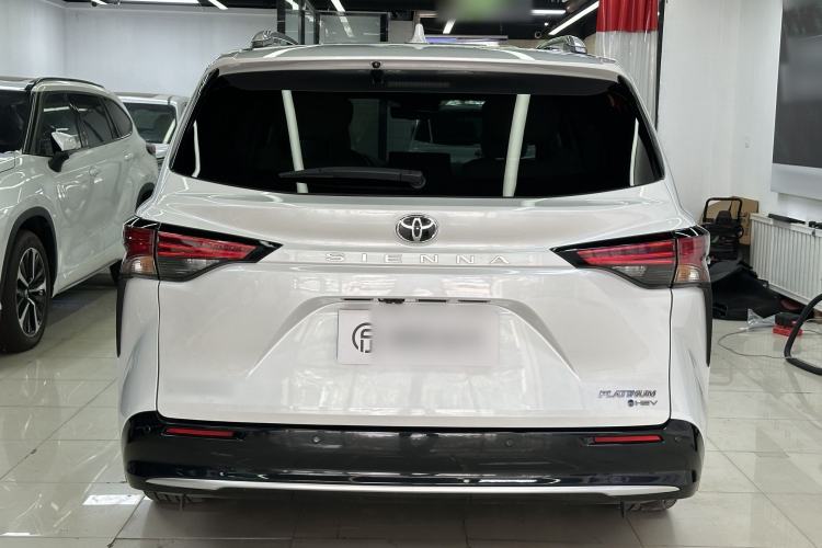 Used Toyota SIENNA 2024 2.5L Hybrid Platinum Edition Exterior 4