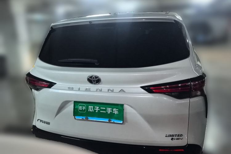 Used Toyota SIENNA 2024 2.5L Hybrid Luxury Edition Exterior 4