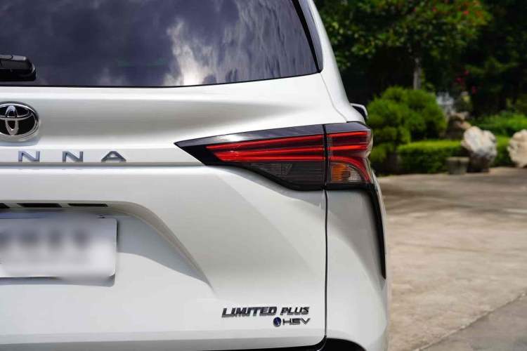 Used Toyota SIENNA 2024 2.5L Hybrid Ultimate Edition Exterior 4