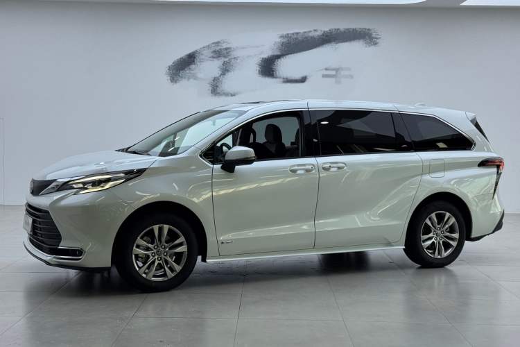 Used Toyota SIENNA 2024 2.5L Hybrid Comfort Edition Exterior 5
