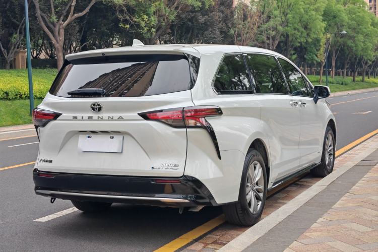 Used Toyota SIENNA 2024 2.5L Hybrid Four-Wheel Drive Prestige Edition Exterior 5