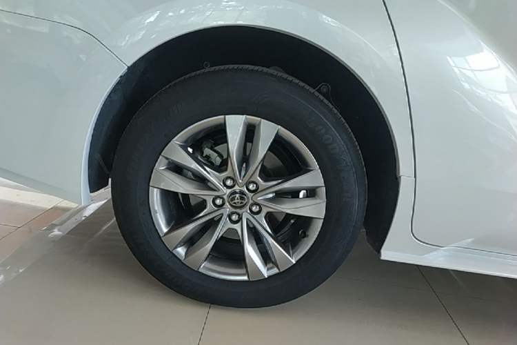 Used Toyota SIENNA 2024 2.5L Hybrid Comfort Edition Exterior 5