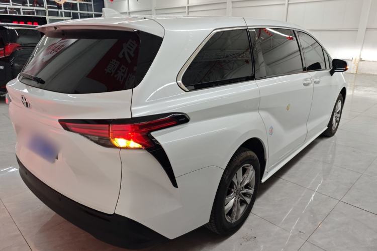 Used Toyota SIENNA 2024 2.5L Hybrid Comfort Edition Exterior 5