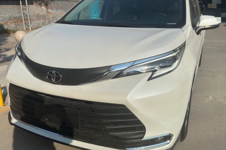 Used Toyota SIENNA 2024 2.5L Hybrid Comfort Edition Exterior 5