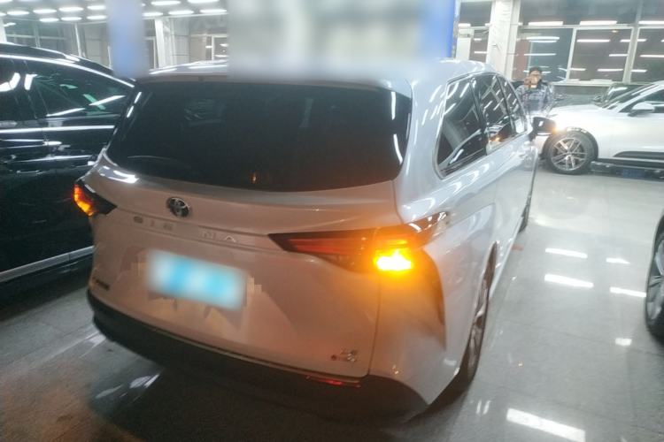 Used Toyota SIENNA 2024 2.5L Hybrid Comfort Edition Exterior 5