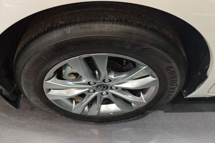 Used Toyota SIENNA 2024 2.5L Hybrid Four-Wheel Drive Prestige Edition Exterior 5