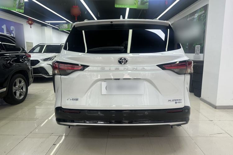 Used Toyota SIENNA 2024 2.5L Hybrid Platinum Edition Exterior 5