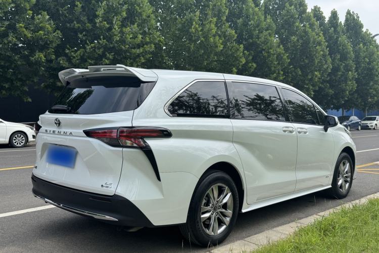 Used Toyota SIENNA 2024 2.5L Hybrid Comfort Edition Exterior 5