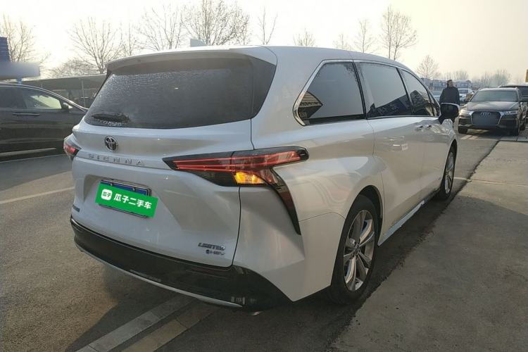 Used Toyota SIENNA 2024 2.5L Hybrid Luxury Edition Exterior 5
