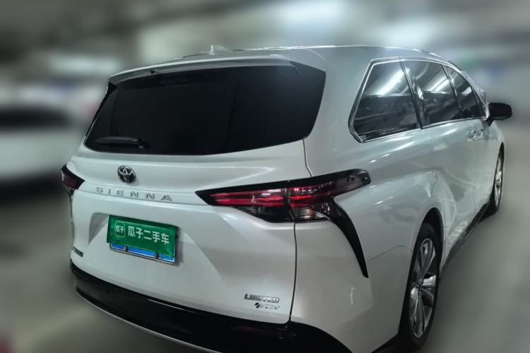 Used Toyota SIENNA 2024 2.5L Hybrid Luxury Edition Exterior 5