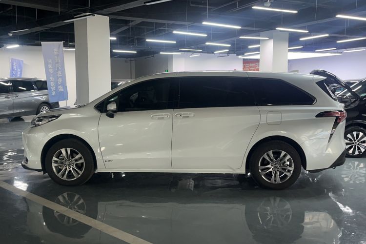Used Toyota SIENNA 2024 2.5L Hybrid Comfort Edition Exterior 5