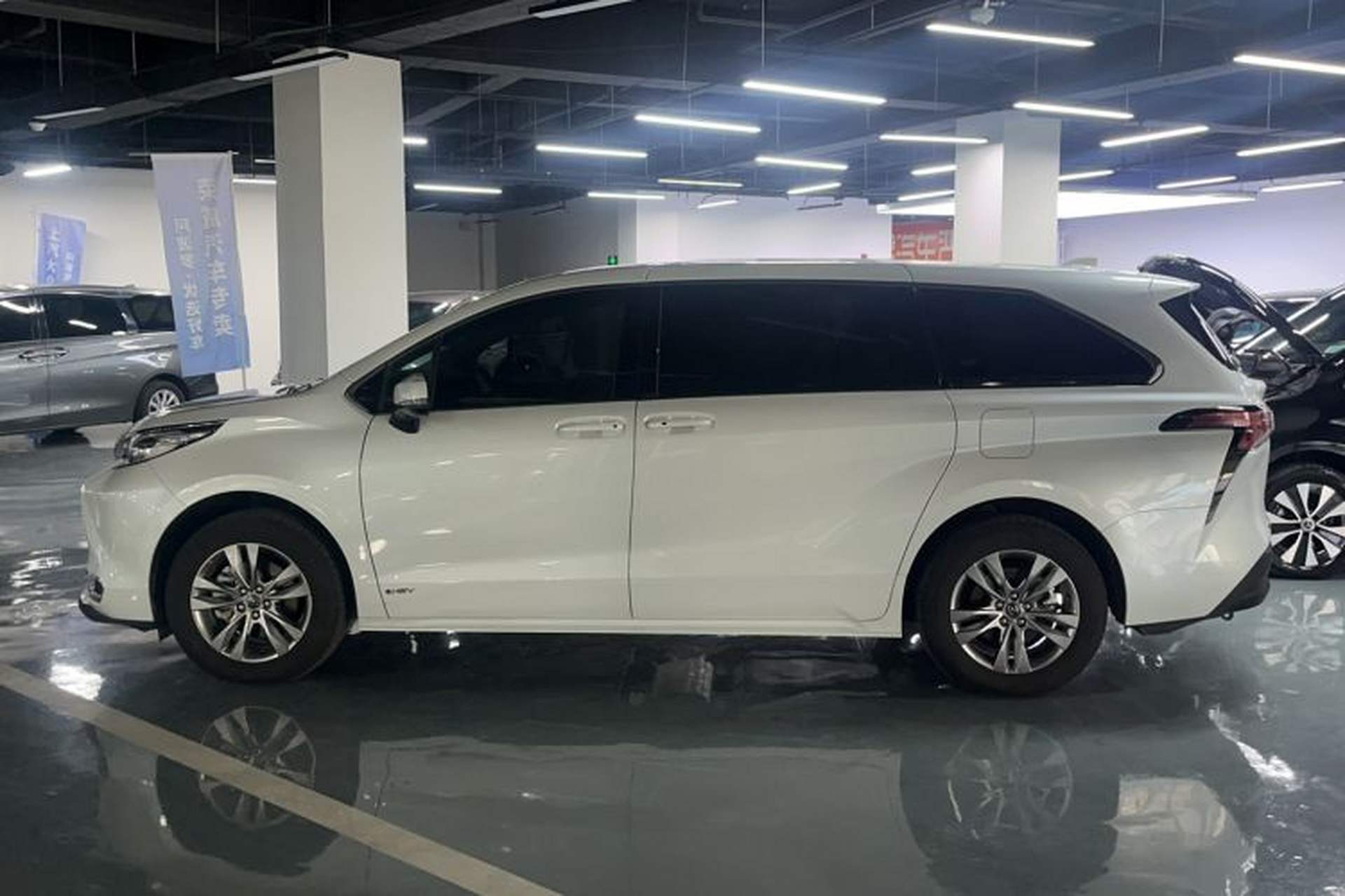 Used Toyota SIENNA 2024 2.5L Hybrid Comfort Edition Exterior 5